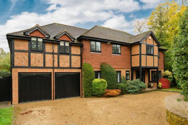 6 bedroom detached house for sale