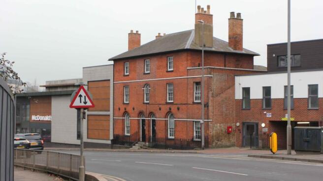 2 bedroom ground floor flat for sale