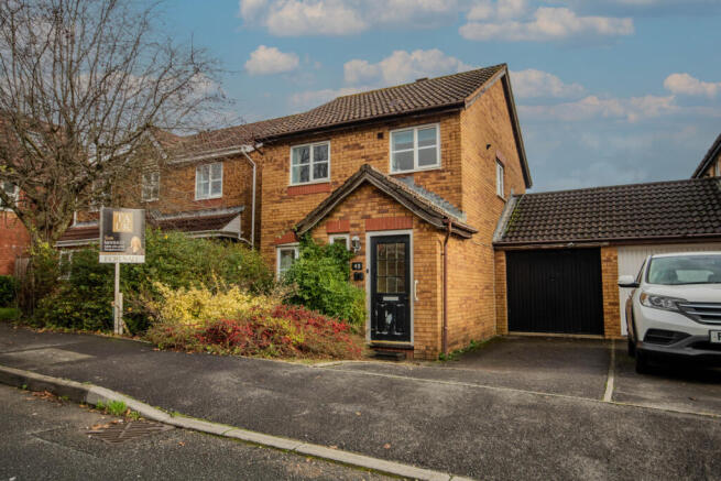 3 bedroom link detached house for sale