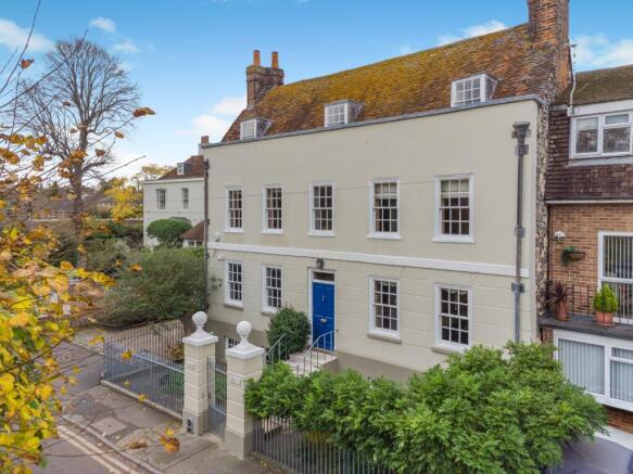 6 bedroom house for sale