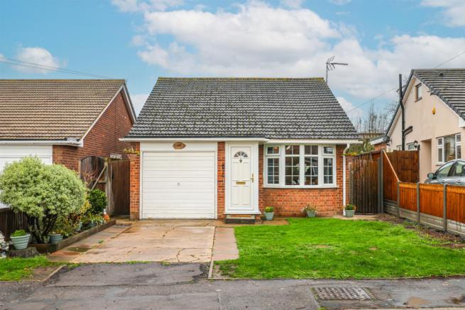 2 bedroom detached bungalow for sale