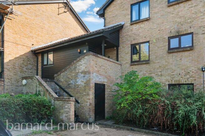 Studio flat for sale