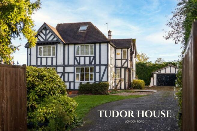 5 bedroom detached house for sale