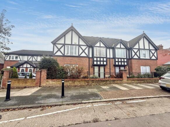 2 bedroom flat for sale