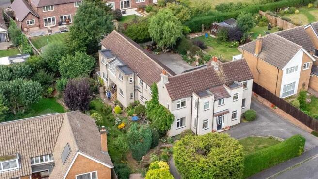 5 bedroom detached house for sale