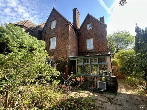 6 bedroom semi-detached house for sale