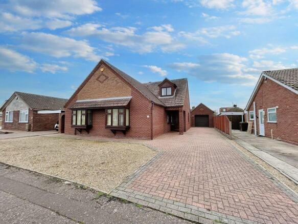 4 bedroom detached bungalow for sale