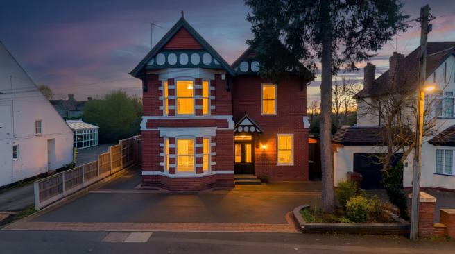 5 bedroom detached house for sale