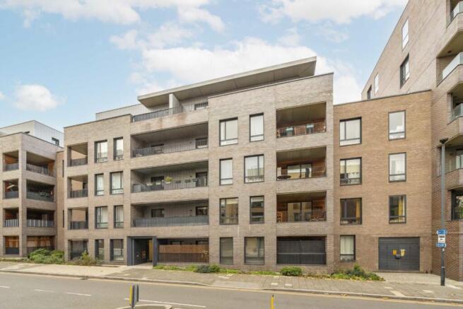3 bedroom flat for sale