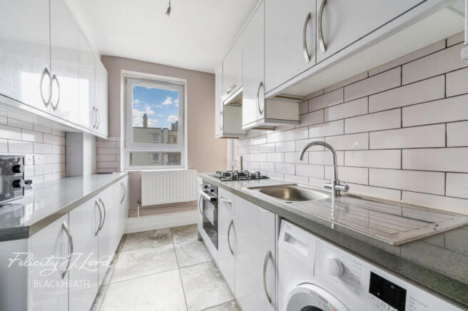 3 bedroom flat for sale