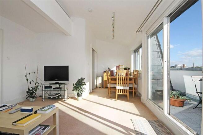 2 bedroom flat for sale