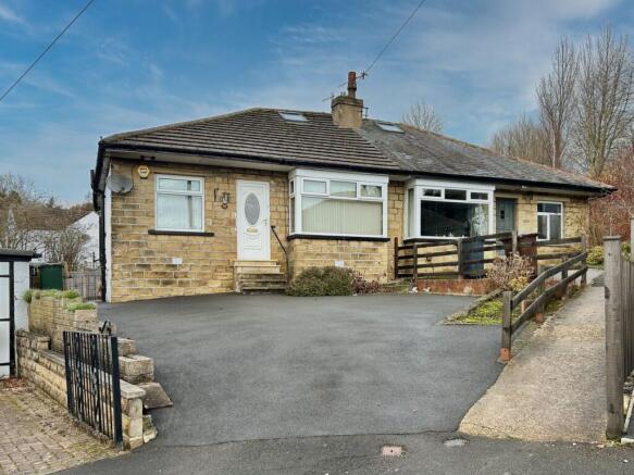 2 bedroom semi-detached bungalow for sale