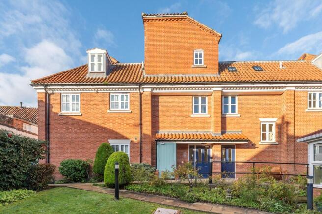 2 bedroom flat for sale