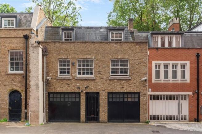 5 bedroom town house for sale