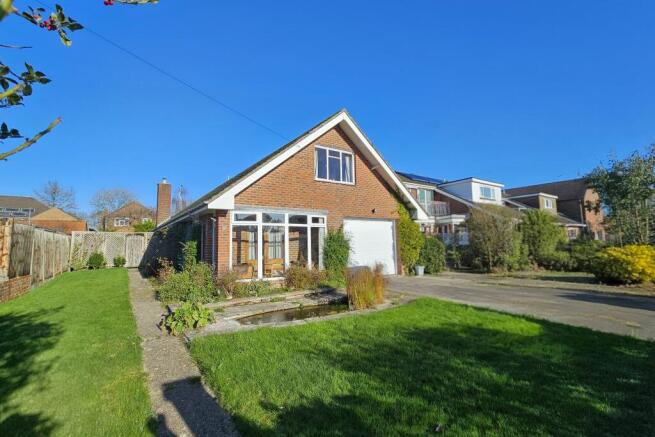 3 bedroom detached bungalow for sale