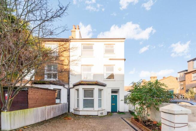 2 bedroom maisonette for sale