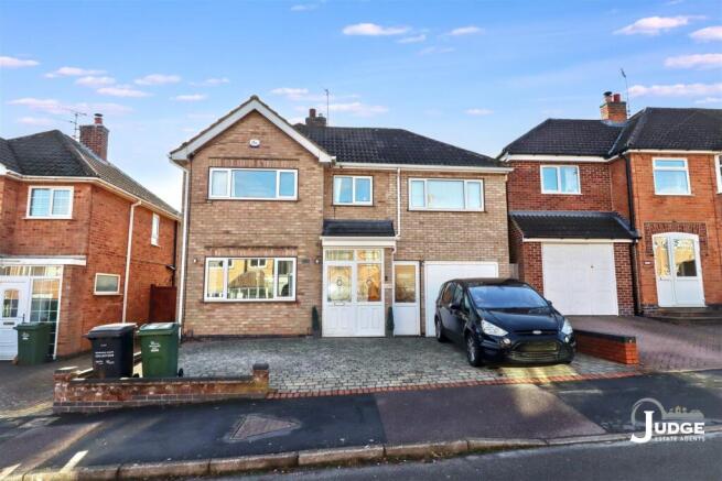5 bedroom detached house for sale
