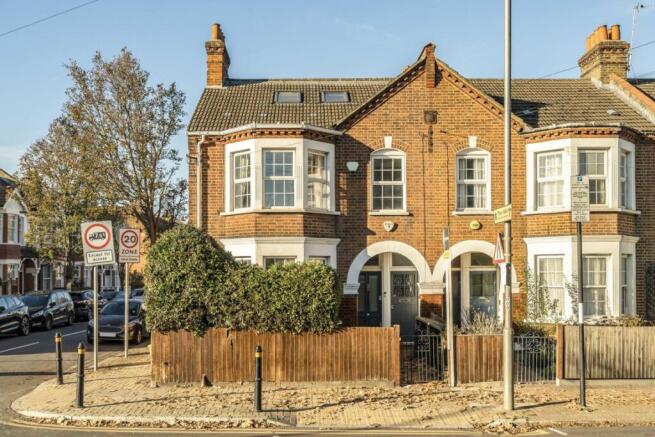4 bedroom flat for sale
