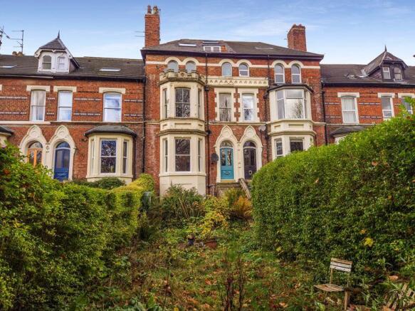 5 bedroom terraced house for sale