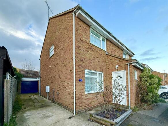 2 bedroom semi-detached house for sale