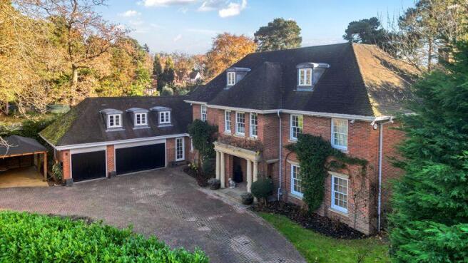6 bedroom detached house for sale