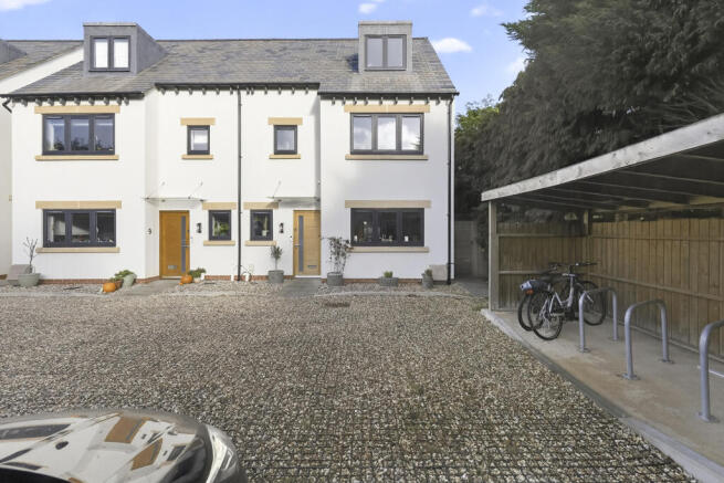 3 bedroom semi-detached house for sale