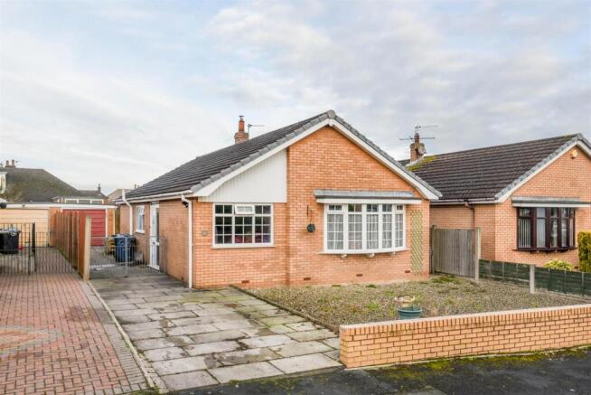3 bedroom detached bungalow for sale