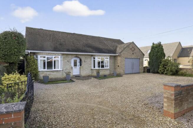 4 bedroom detached bungalow for sale
