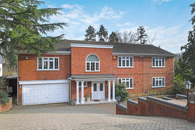 6 bedroom detached house for sale