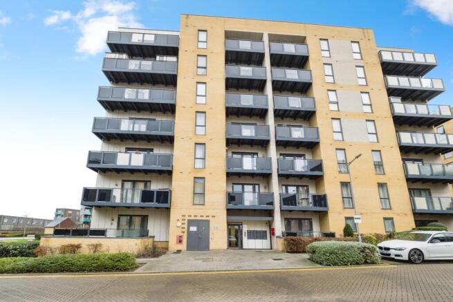 3 bedroom flat for sale