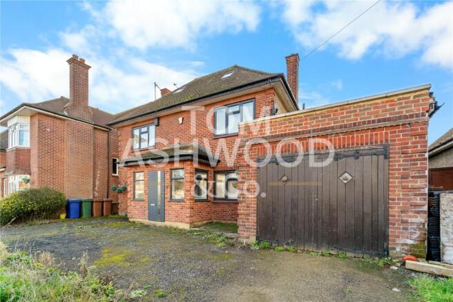 6 bedroom detached house for sale