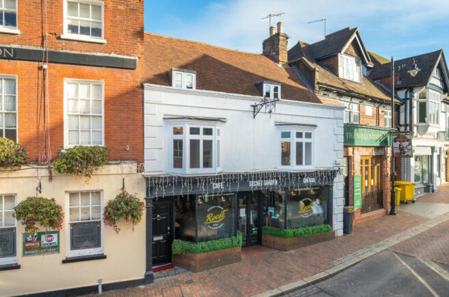 3 bedroom flat for sale