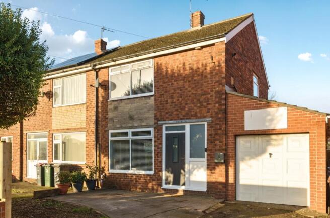 2 bedroom semi-detached house for sale