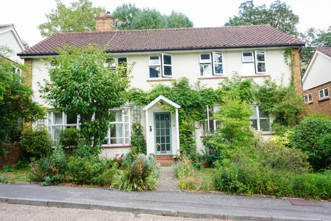 2 bedroom maisonette for sale
