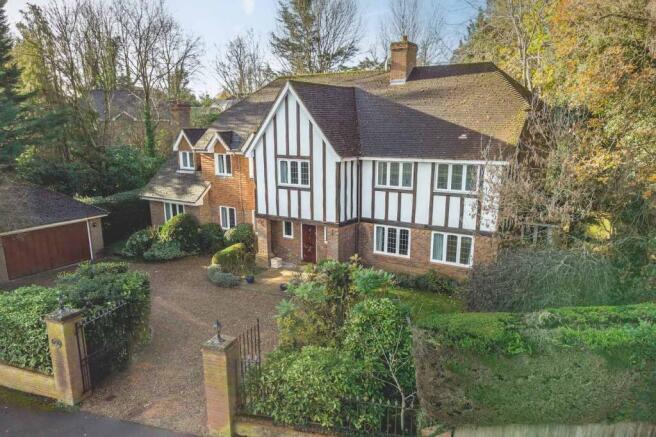 5 bedroom detached house for sale