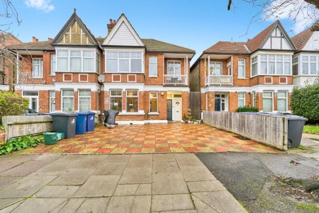 3 bedroom flat for sale