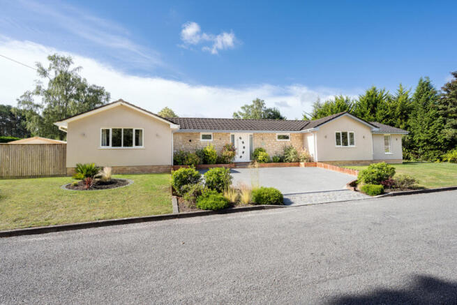 4 bedroom detached bungalow for sale