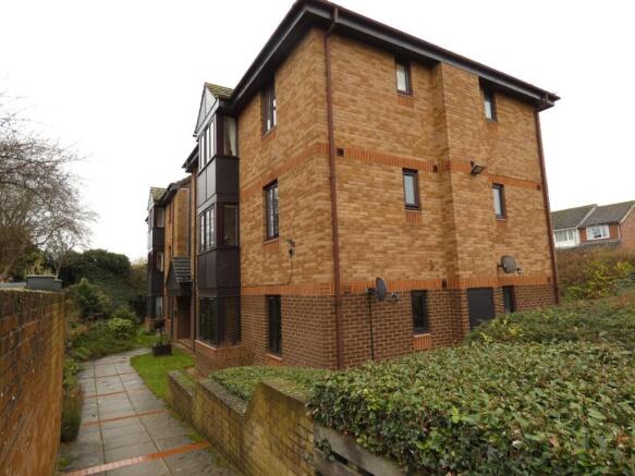 1 bedroom ground floor flat for sale