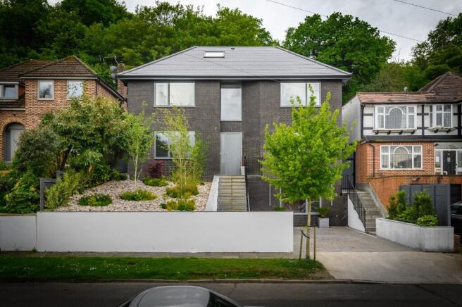 6 bedroom detached house for sale