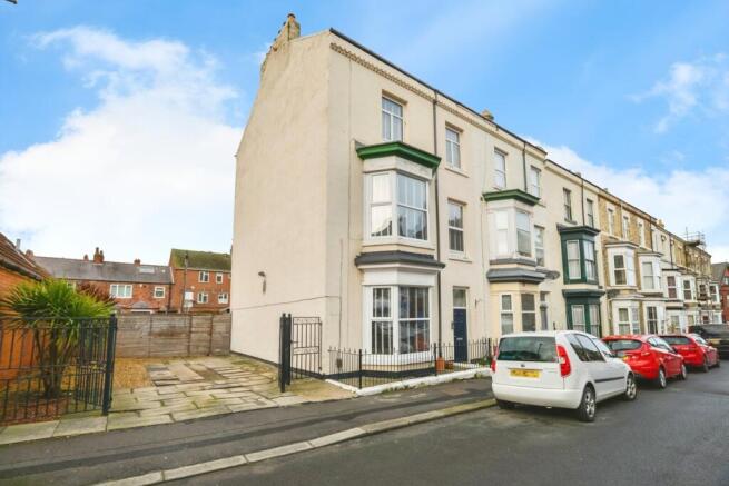 7 bedroom end of terrace house for sale