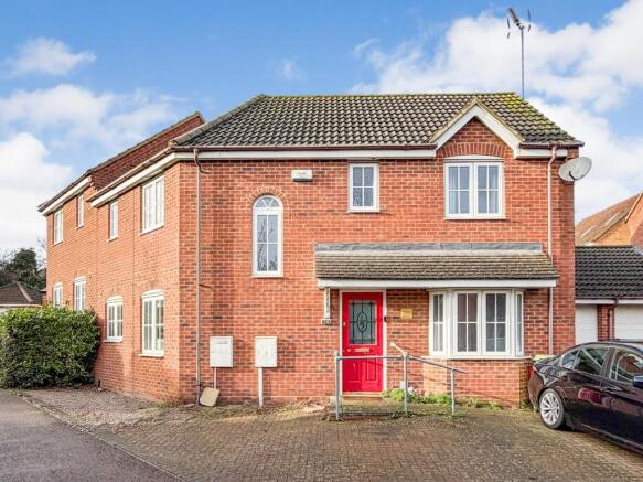 5 bedroom semi-detached house for sale