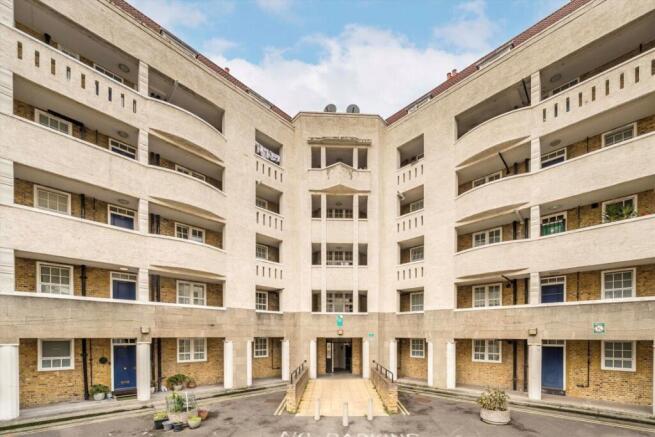 3 bedroom flat for sale