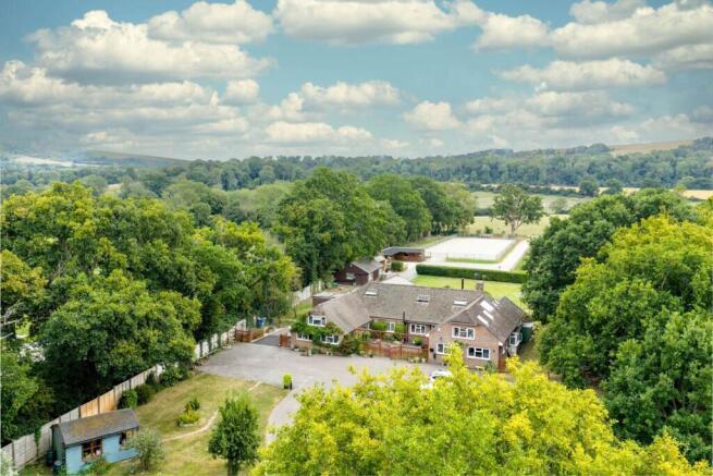 6 bedroom detached house for sale