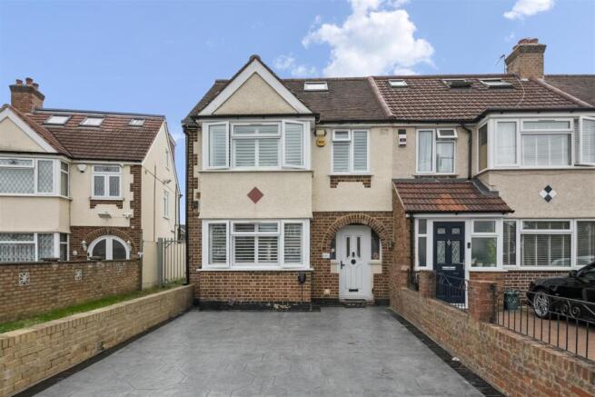 4 bedroom end of terrace house for sale