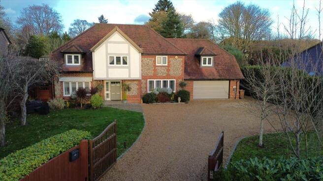 5 bedroom detached house for sale