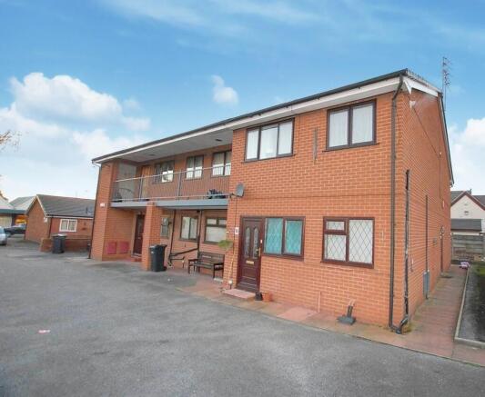 2 bedroom flat for sale