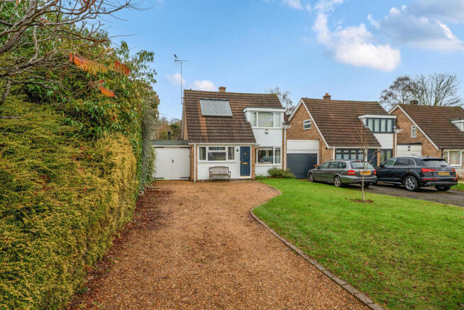 3 bedroom link detached house for sale