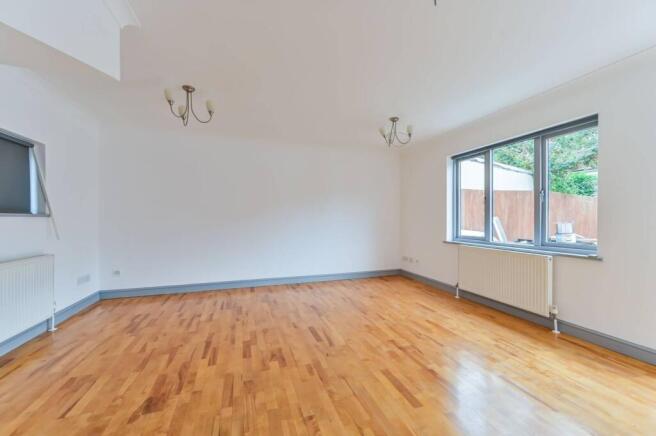 4 bedroom flat for sale