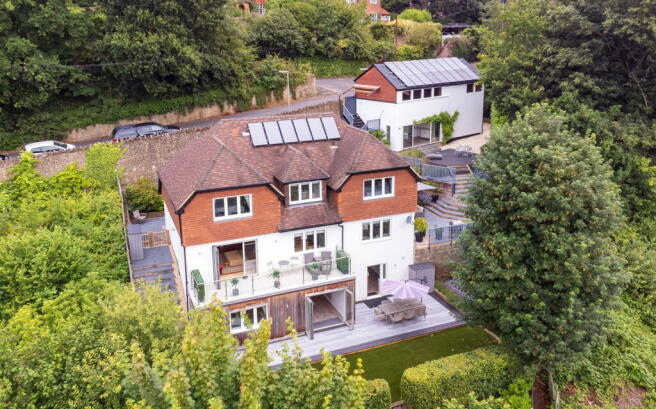 5 bedroom detached house for sale