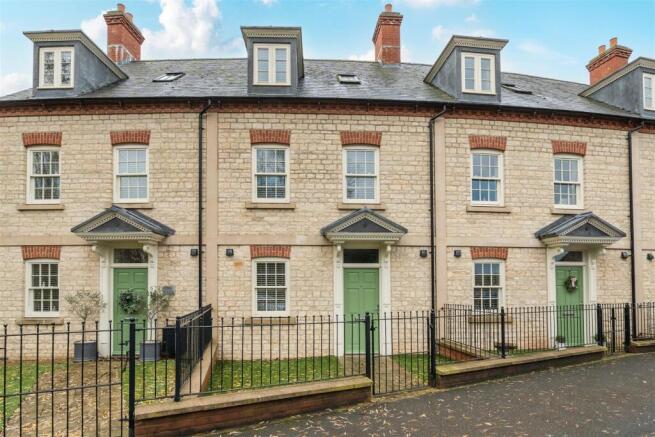 4 bedroom town house for sale